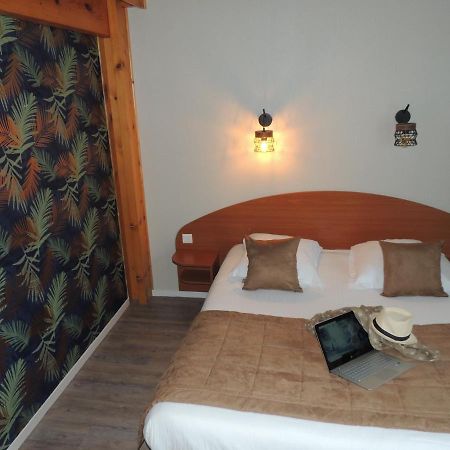 Logis Hotel Les 3 Marchands بريزير المظهر الخارجي الصورة