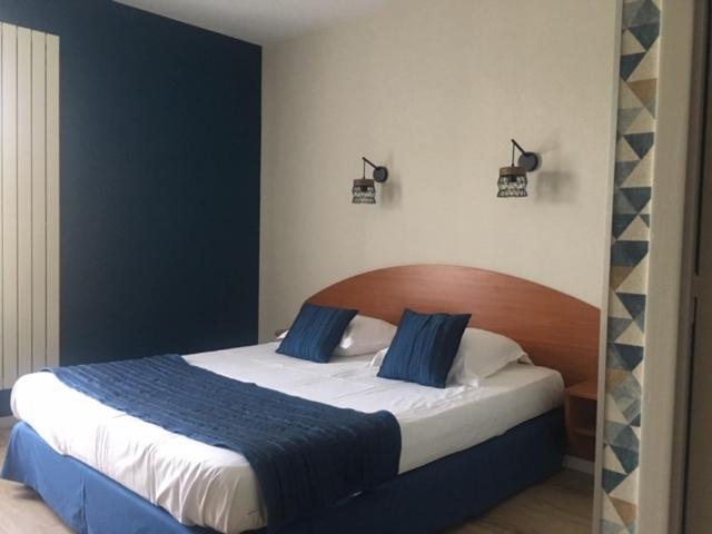 Logis Hotel Les 3 Marchands بريزير المظهر الخارجي الصورة