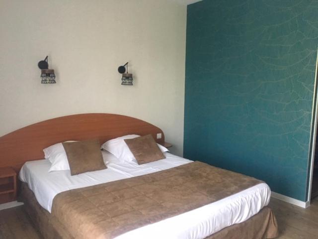 Logis Hotel Les 3 Marchands بريزير المظهر الخارجي الصورة