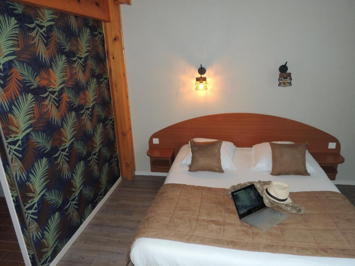 Logis Hotel Les 3 Marchands بريزير المظهر الخارجي الصورة