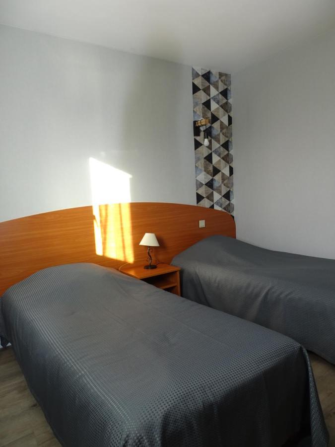 Logis Hotel Les 3 Marchands بريزير المظهر الخارجي الصورة